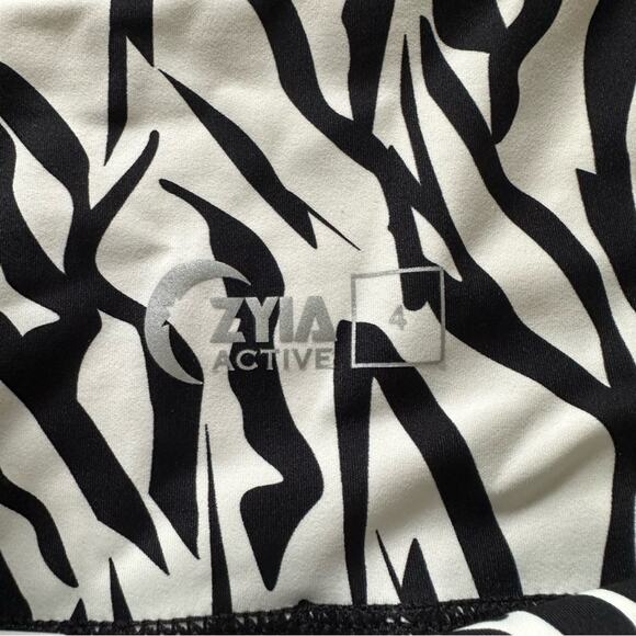 ZYIA Active Black and White Leggings - Picture 5 of 8